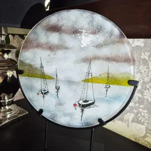 Żaglówki - szklany obraz fusing, ozdoba stojąca, śr. 30 cm., wys. całkowita 40 cm