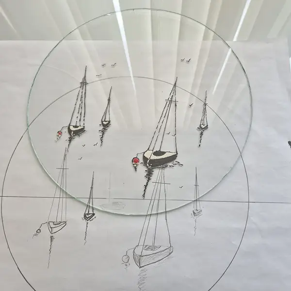 Żaglówki - szklany obraz fusing, ozdoba stojąca, śr. 30 cm., wys. całkowita 40 cm - obrazek 2