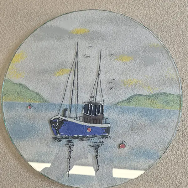 Kuter - szklany obraz fusing, ozdoba stojąca, śr. 30 cm., wys. całkowita 40 cm (Kopia) - obrazek 2